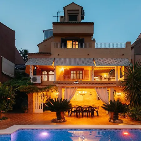 Chalet, Rodeada De Naturaleza Piscina A Doce Klm De Y 7 Del Aeropuerto