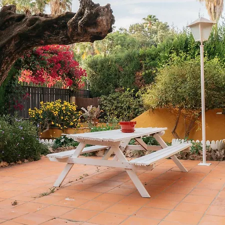 Holiday home Chalet, Rodeada De Naturaleza Piscina A Doce Klm De Y 7 Del Aeropuerto *
