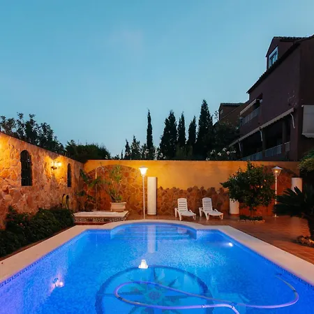Chalet, Rodeada De Naturaleza Piscina A Doce Klm De Y 7 Del Aeropuerto Valenza