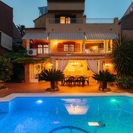 Holiday home Chalet, Rodeada De Naturaleza Piscina A Doce Klm De Y 7 Del Aeropuerto *