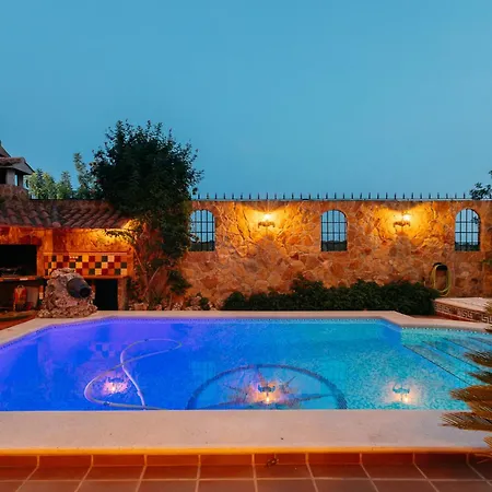 Chalet, Rodeada De Naturaleza Piscina A Doce Klm De Y 7 Del Aeropuerto Holiday home Valencia