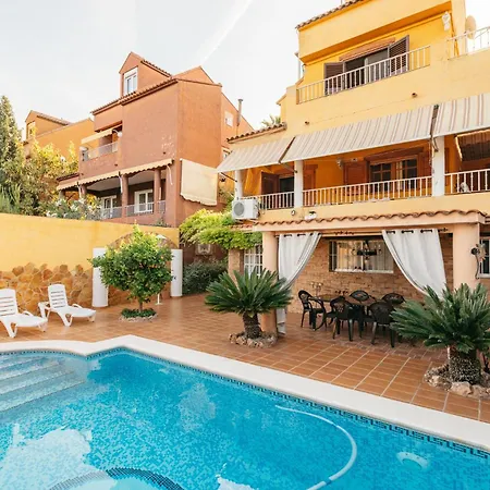 Chalet, Rodeada De Naturaleza Piscina A Doce Klm De Y 7 Del Aeropuerto Holiday home Valencia