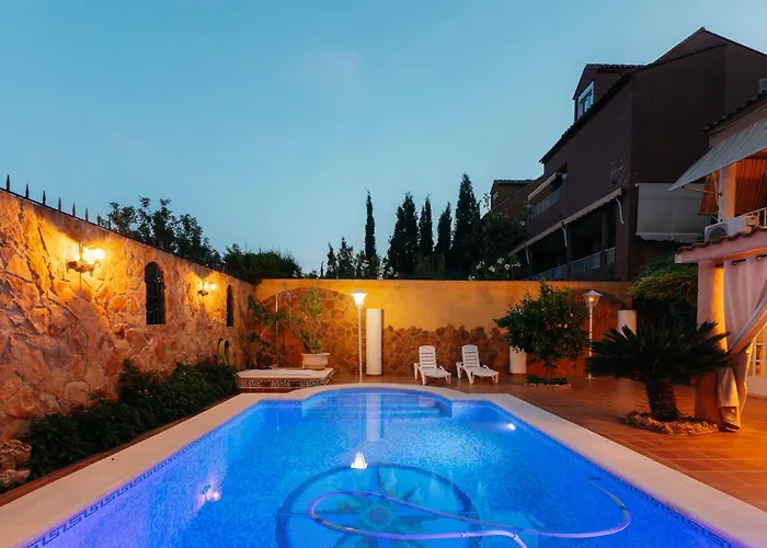Chalet, Rodeada De Naturaleza Piscina A Doce Klm De Y 7 Del Aeropuerto Valencia