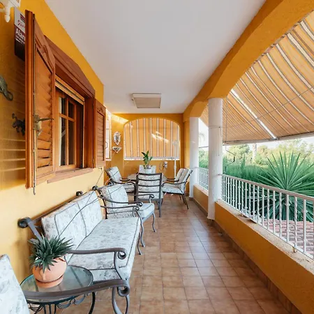 Semesterbostad Chalet, Rodeada De Naturaleza Piscina A Doce Klm De Y 7 Del Aeropuerto Valencia